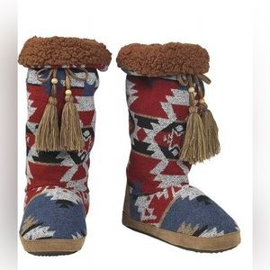 Moccasin slippers